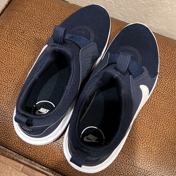 Like New Nike Midnight Navy “Just Do It” Classic White Swoosh Lightweight Runner - Picture 6 of 9